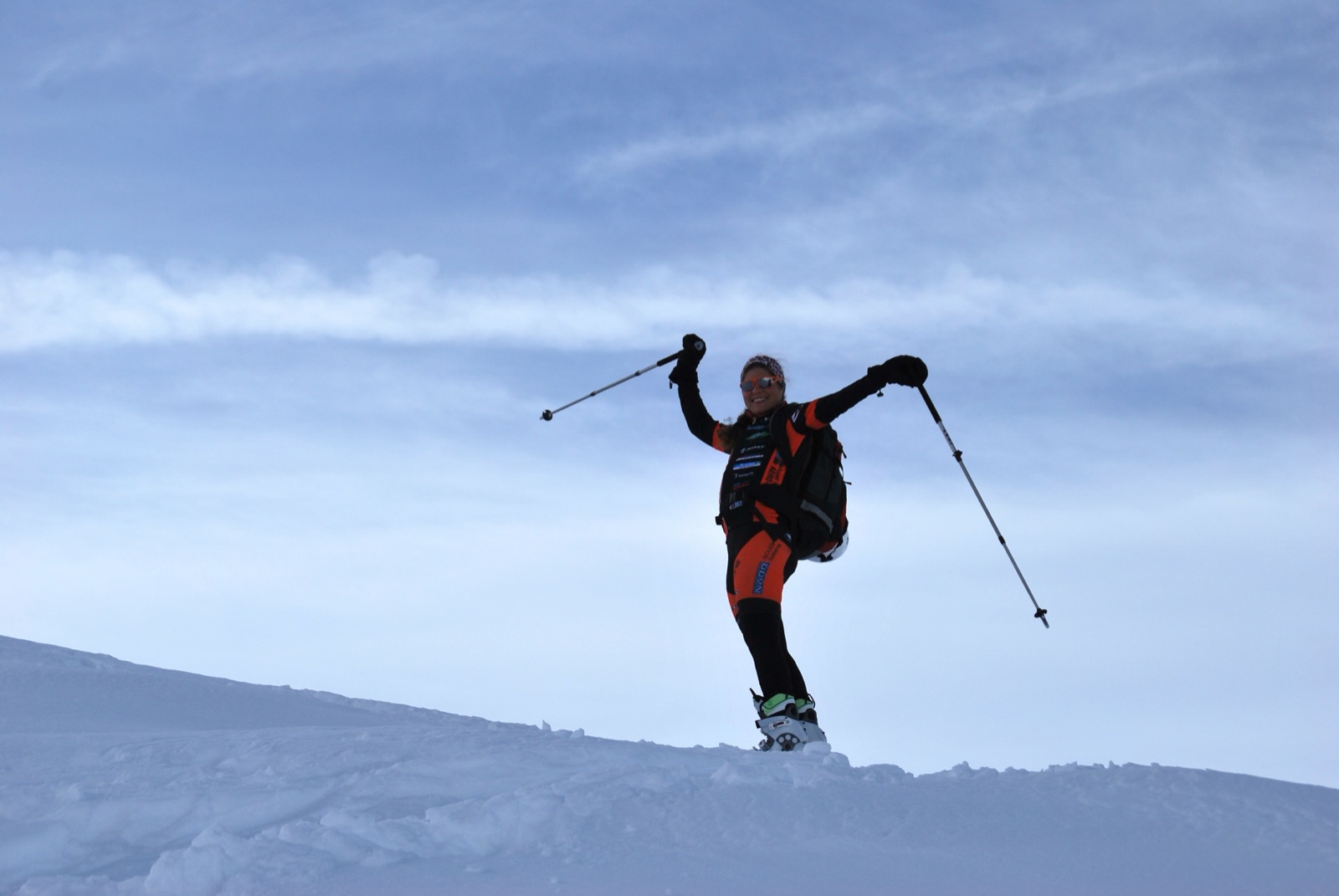 Elisabeth Brandau am Gipfel bei einer Skitour
