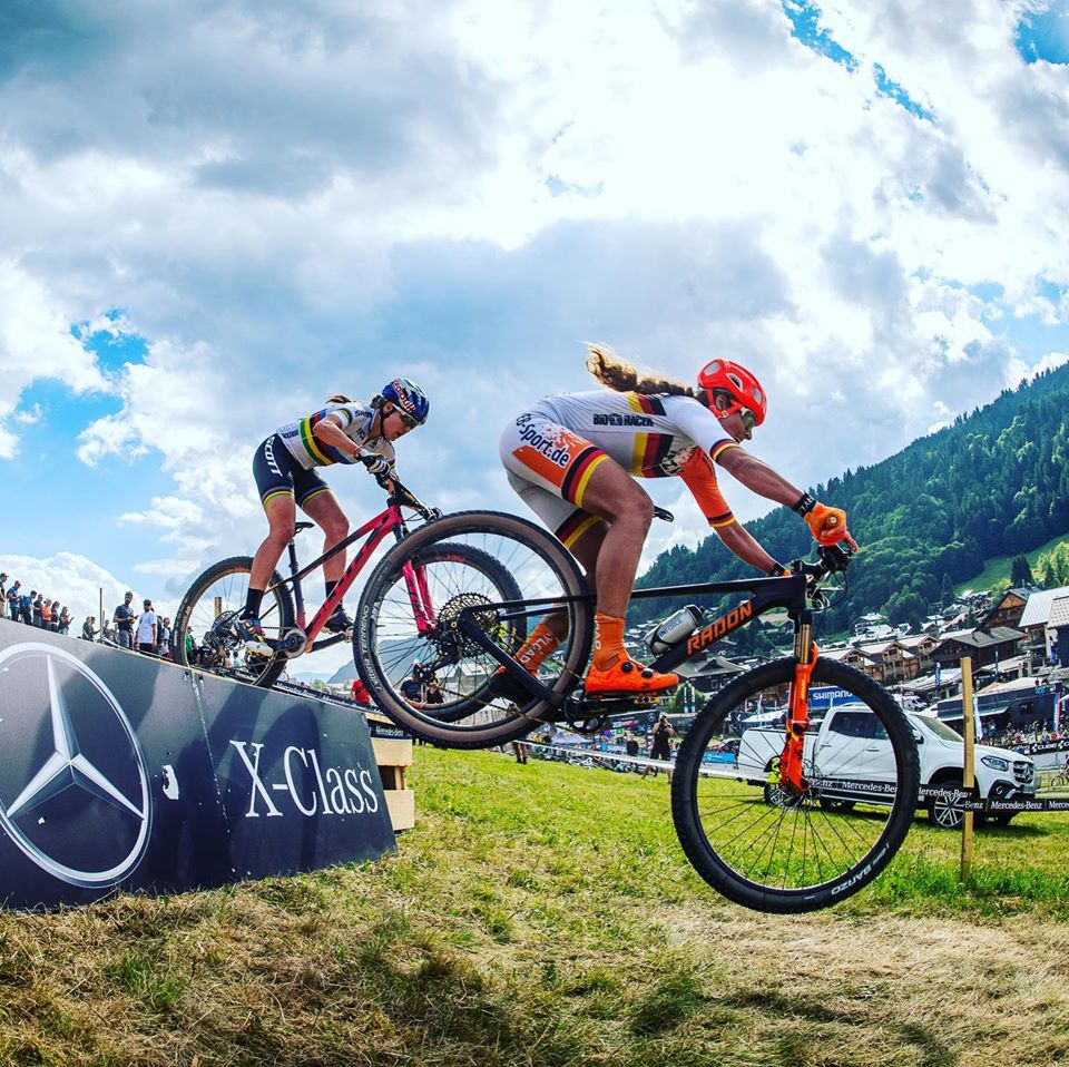 Elisabeth Brandau im Renneinsatz auf dem Mountainbike